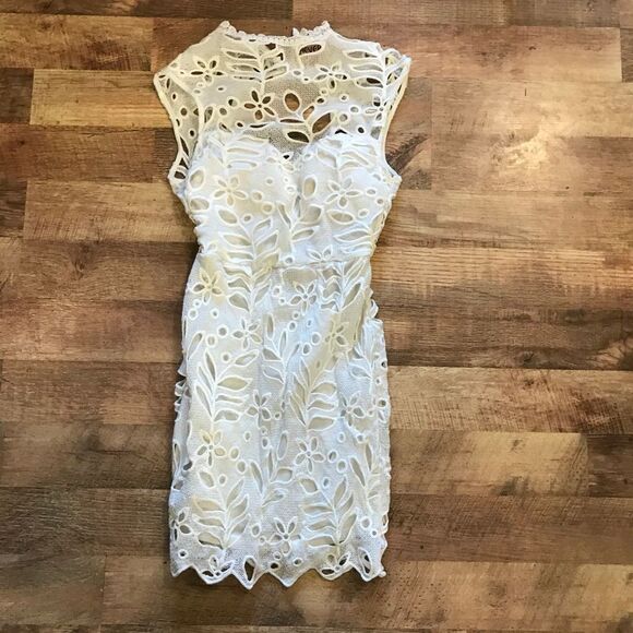 reverse white lace mini dress open back - Picture 2 of 9